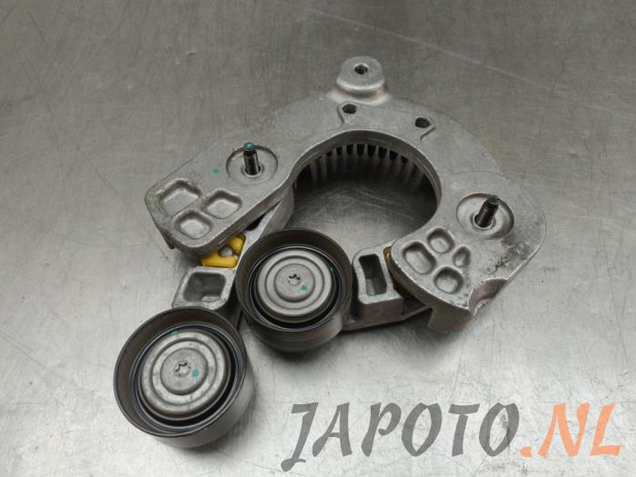 Usados Tensor correa múltiple Kia Sportage (NQ5E) 1.6 T-GDI MEHV 48V Precio € 52,45 Norma de margen ofrecido por Japoto Parts B.V.
