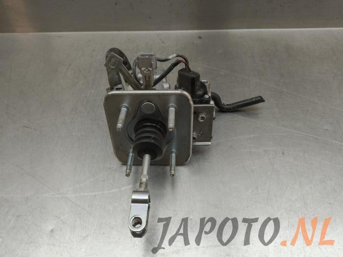Used Master cylinder Lexus RX (L1) 450h V6 24V VVT-i 4x4 Price € 52,45 Margin scheme offered by Japoto Parts B.V.