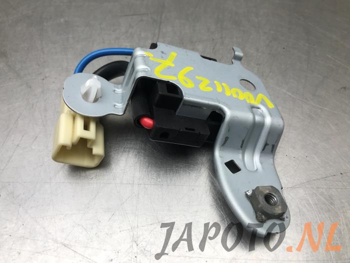 Używane Antena GPS Lexus RX (L1) 450h V6 24V VVT-i 4x4 Cena € 36,70 Procedura marży oferowane przez Japoto Parts B.V.