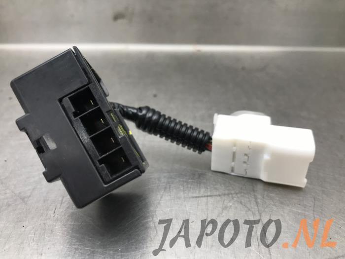 Używane Antena Lexus RX (L1) 450h V6 24V VVT-i 4x4 Cena € 26,20 Procedura marży oferowane przez Japoto Parts B.V.