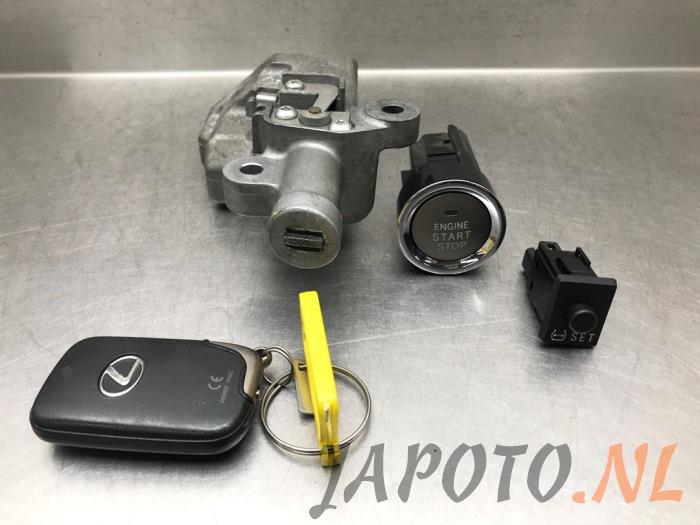 Używane Stacyjka + Kluczyk Lexus GS (..S19) 300 3.0 24V VVT-i Cena € 104,95 Procedura marży oferowane przez Japoto Parts B.V.