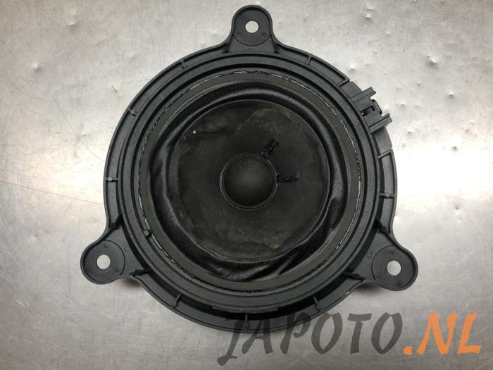 Używane Glosnik Mazda CX-3 (DJ/DK) 2.0 SkyActiv-G 120 Cena € 20,99 Procedura marży oferowane przez Japoto Parts B.V.