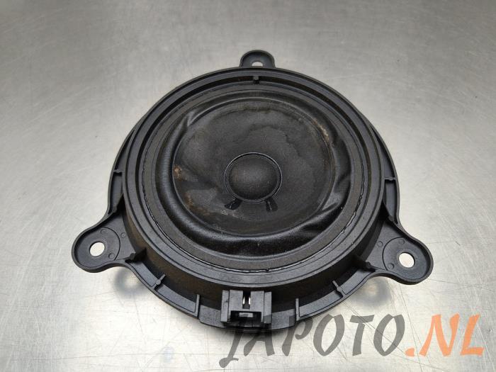 Używane Glosnik Mazda CX-3 (DJ/DK) 2.0 SkyActiv-G 120 Cena € 20,99 Procedura marży oferowane przez Japoto Parts B.V.