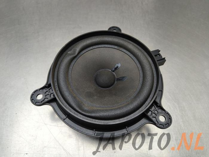 Używane Glosnik Mazda CX-3 (DJ/DK) 2.0 SkyActiv-G 120 Cena € 20,99 Procedura marży oferowane przez Japoto Parts B.V.