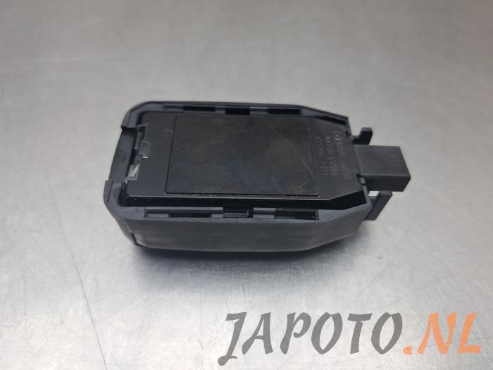 Begagnade Ljussensor Mazda CX-3 (DJ/DK) 2.0 SkyActiv-G 120 Pris € 26,20 Marginaltabell erbjuds av Japoto Parts B.V.