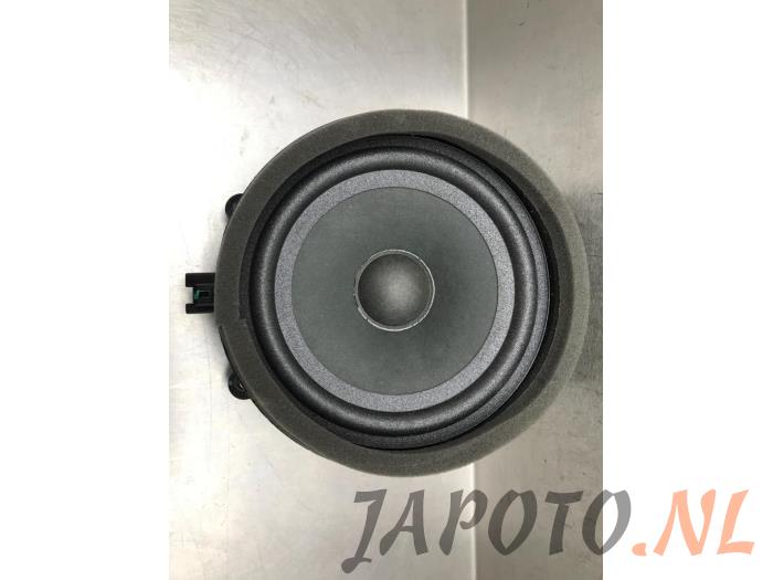 Używane Glosnik Lynk &amp; Co 01 1.5 PHEV Cena € 26,20 Procedura marży oferowane przez Japoto Parts B.V.