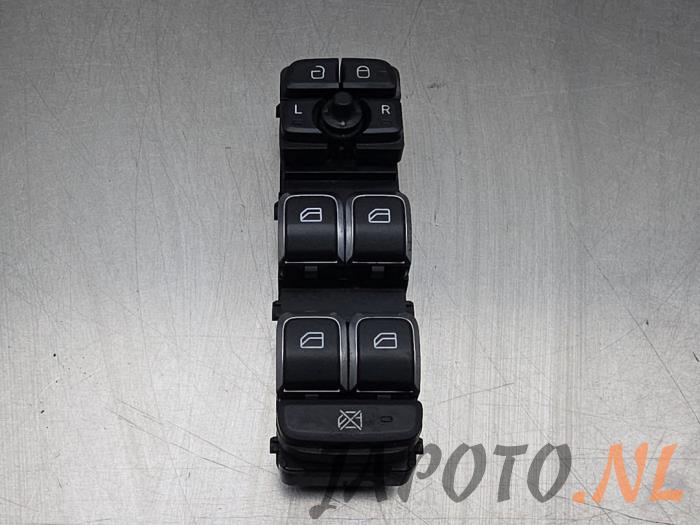 Używane Przelacznik combi okienny Lynk &amp; Co 01 1.5 PHEV Cena € 78,70 Procedura marży oferowane przez Japoto Parts B.V.