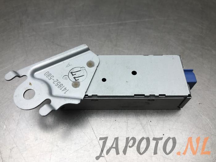 Używane Antena (rózne) Lexus RX (L1) 450h V6 24V VVT-i 4x4 Cena € 52,45 Procedura marży oferowane przez Japoto Parts B.V.