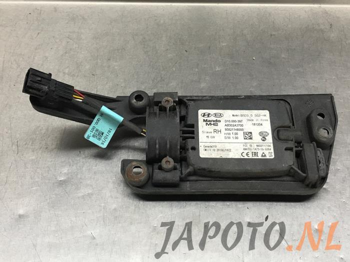 Begagnade Radarsensor Kia Stonic (YB) 1.0i T-GDi 12V Pris € 131,20 Marginaltabell erbjuds av Japoto Parts B.V.