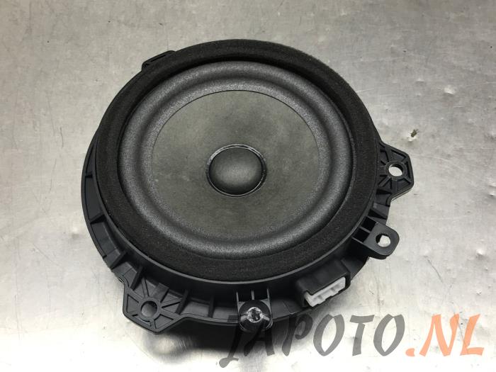 Używane Glosnik Kia Stonic (YB) 1.0i T-GDi 12V Cena € 20,99 Procedura marży oferowane przez Japoto Parts B.V.