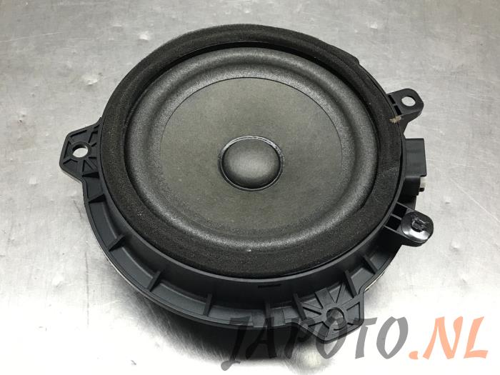 Używane Glosnik Kia Stonic (YB) 1.0i T-GDi 12V Cena € 20,99 Procedura marży oferowane przez Japoto Parts B.V.