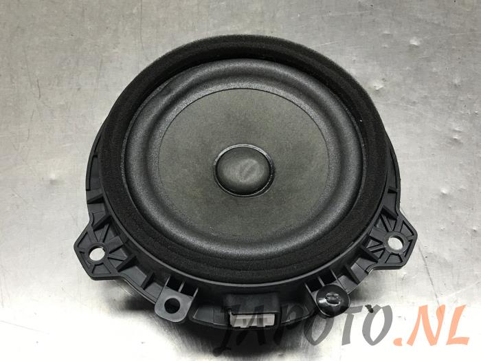Używane Glosnik Kia Stonic (YB) 1.0i T-GDi 12V Cena € 20,99 Procedura marży oferowane przez Japoto Parts B.V.