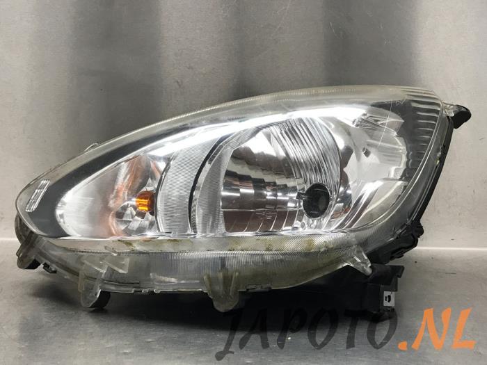 Używane Reflektor lewy Mitsubishi Space Star (A0) 1.0 12V Cena € 157,45 Procedura marży oferowane przez Japoto Parts B.V.
