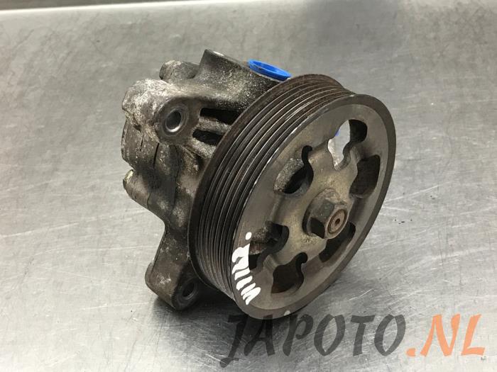 Usagé Pompe de direction Honda CR-V (RD5/6/7/8) 2.0i 16V VTEC Prix € 52,45 Règlement à la marge proposé par Japoto Parts B.V.