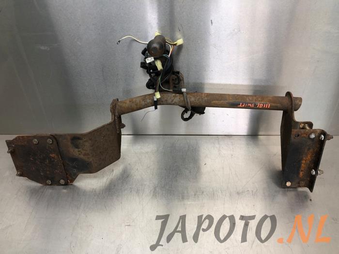 Używane Hak holowniczy Suzuki Swift (ZA/ZC/ZD1/2/3/9) 1.5 VVT 16V Cena € 103,95 Procedura marży oferowane przez Japoto Parts B.V.