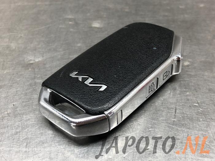 Używane Klucz Kia Niro II (SG2) 1.6 GDI Hybrid Cena € 104,95 Procedura marży oferowane przez Japoto Parts B.V.