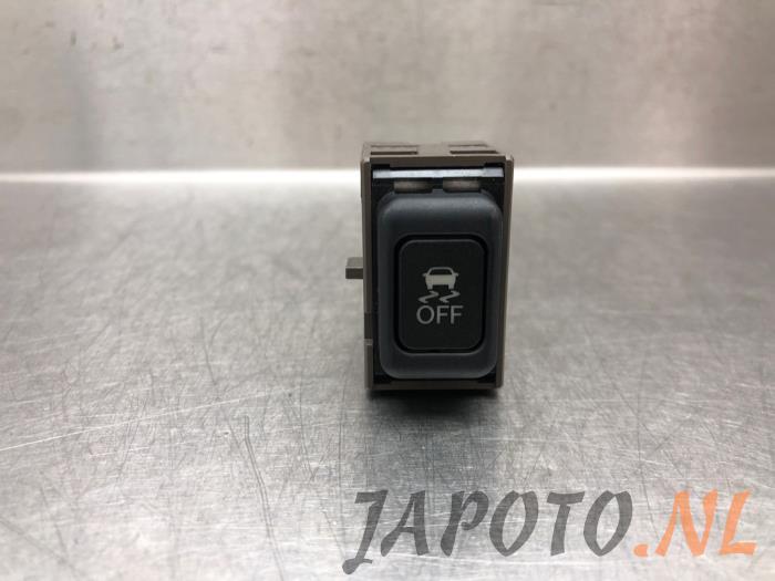 Usados Interruptor ESP Lexus IS (E2) 220d 16V Precio € 10,45 Norma de margen ofrecido por Japoto Parts B.V.