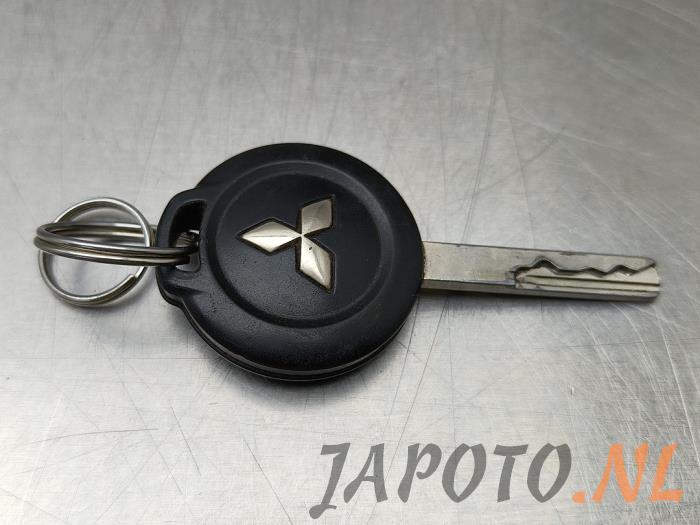 Używane Klucz Mitsubishi Colt (Z2/Z3) 1.3 16V Cena € 20,95 Procedura marży oferowane przez Japoto Parts B.V.
