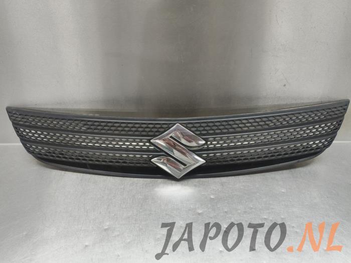 Używane Grill Suzuki SX4 (EY/GY) 1.6 16V VVT Comfort,Exclusive Autom. Cena € 41,95 Procedura marży oferowane przez Japoto Parts B.V.