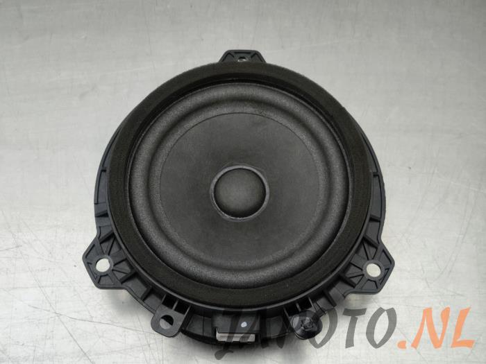 Używane Glosnik Kia Stonic (YB) 1.0i T-GDi 12V Eco-Dynamics+ Cena € 20,99 Procedura marży oferowane przez Japoto Parts B.V.