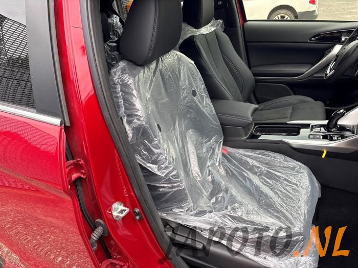 Nowe Fotel prawy Mitsubishi Eclipse Cross (GK/GL) 2.4 16V PHEV 4x4 Cena € 252,83 Z VAT oferowane przez Japoto Parts B.V.