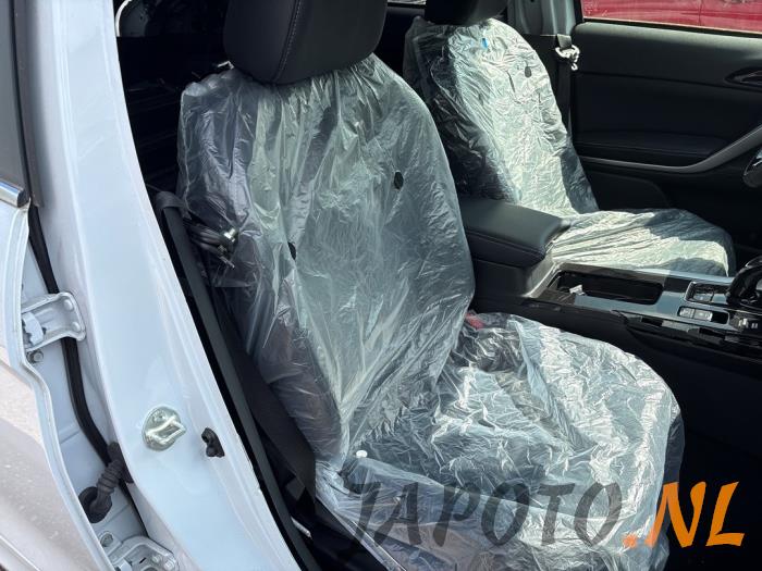 Nowe Fotel prawy Mitsubishi Eclipse Cross (GK/GL) 2.4 16V PHEV 4x4 Cena € 252,83 Z VAT oferowane przez Japoto Parts B.V.