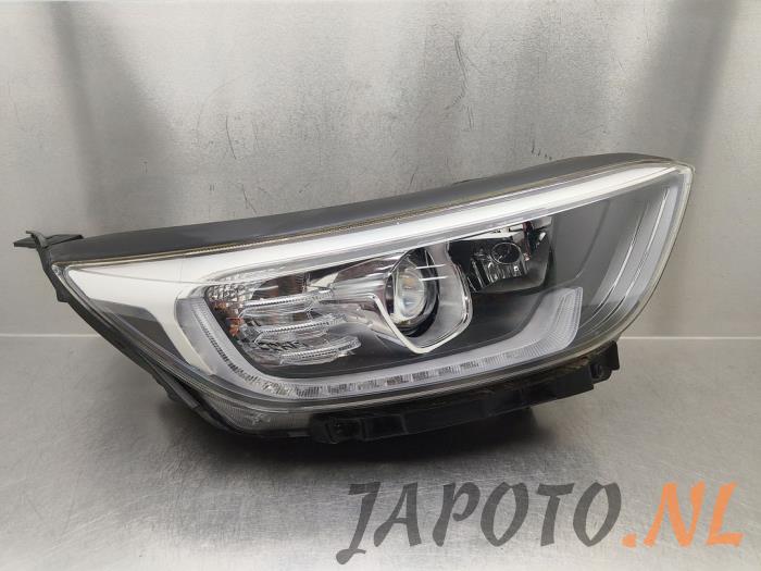 Używane Reflektor prawy Kia Stonic (YB) 1.0i T-GDi 12V Cena € 472,50 Procedura marży oferowane przez Japoto Parts B.V.