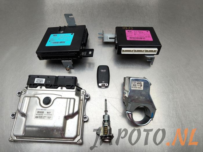 Used Ignition lock + computer Kia Stonic (YB) 1.0i T-GDi 12V Price € 157,49 Margin scheme offered by Japoto Parts B.V.