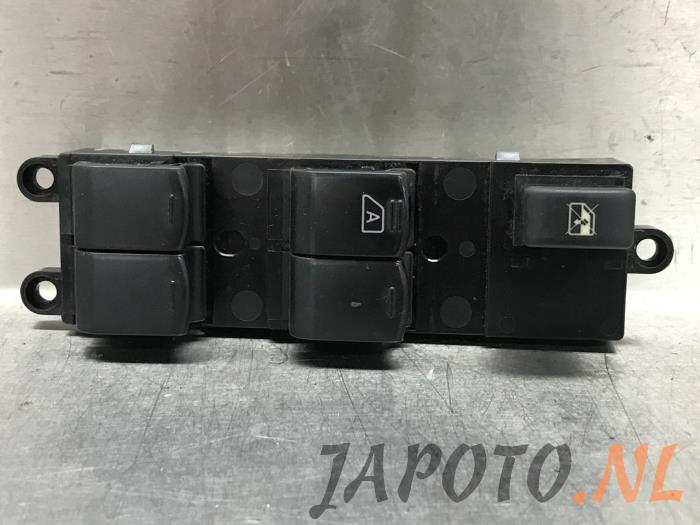 Usados Interruptor combinado de ventanillas Nissan Qashqai (J10) 1.6 16V Precio € 52,45 Norma de margen ofrecido por Japoto Parts B.V.
