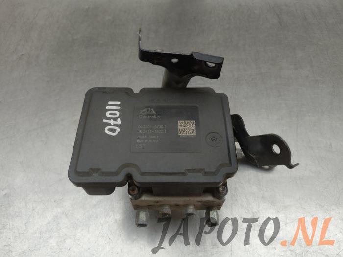 Używane Pompa ABS Honda Insight (ZE2) 1.3 16V VTEC Cena € 262,45 Procedura marży oferowane przez Japoto Parts B.V.