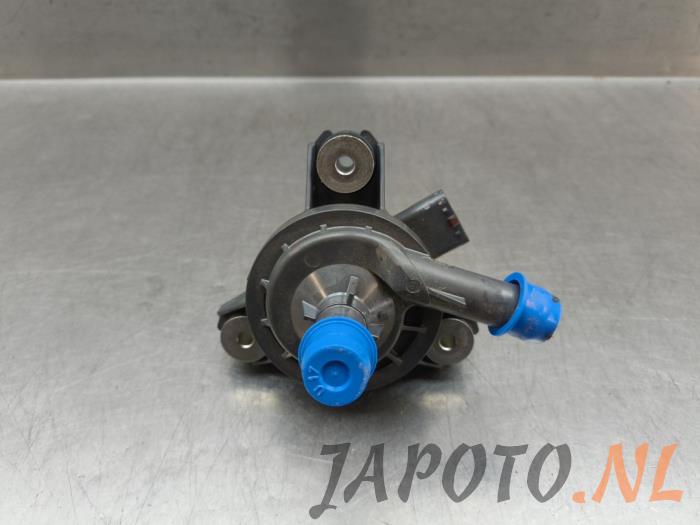 Usagé Pompe à eau Mitsubishi Eclipse Cross (GK/GL) 2.4 16V PHEV 4x4 Prix € 78,70 Règlement à la marge proposé par Japoto Parts B.V.
