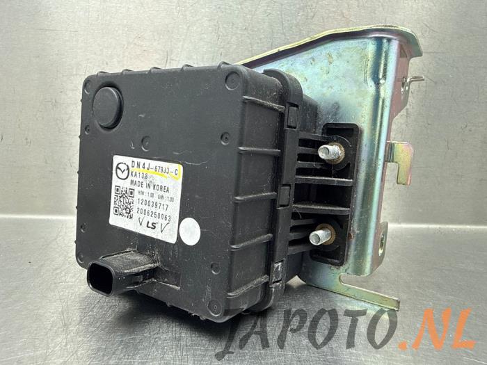 Używane Glosnik VESS Mazda MX-30 e-SkyActiv 145 Cena € 26,20 Procedura marży oferowane przez Japoto Parts B.V.