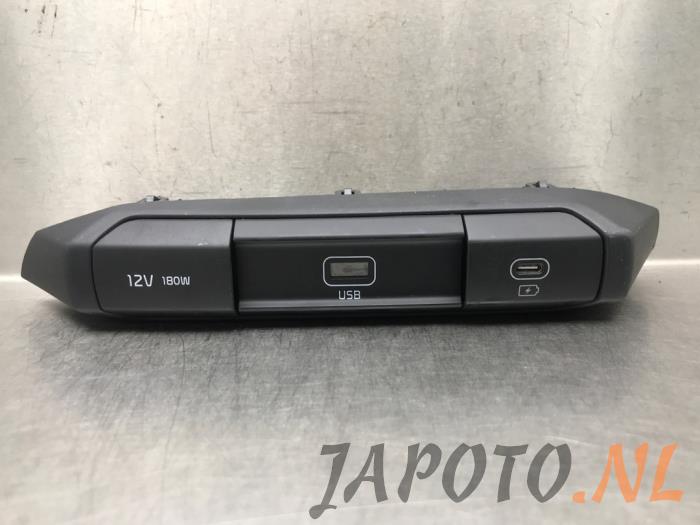 Używane Modul USB Kia Niro II (SG2) 1.6 GDI Hybrid Cena € 41,95 Procedura marży oferowane przez Japoto Parts B.V.