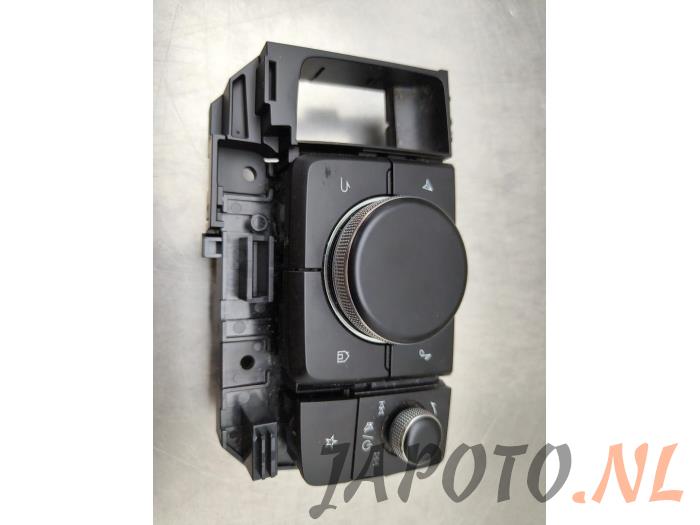 Używane Przelacznik (rózne) Mazda MX-30 e-SkyActiv 145 Cena € 157,45 Procedura marży oferowane przez Japoto Parts B.V.