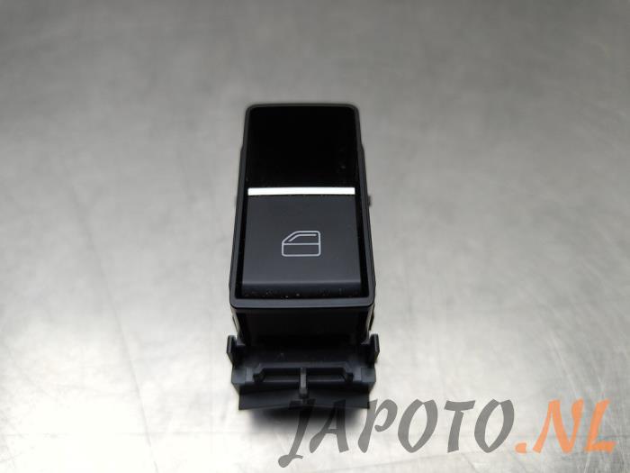 Usados Interruptor de ventanilla eléctrica Mazda MX-30 e-SkyActiv 145 Precio € 26,20 Norma de margen ofrecido por Japoto Parts B.V.