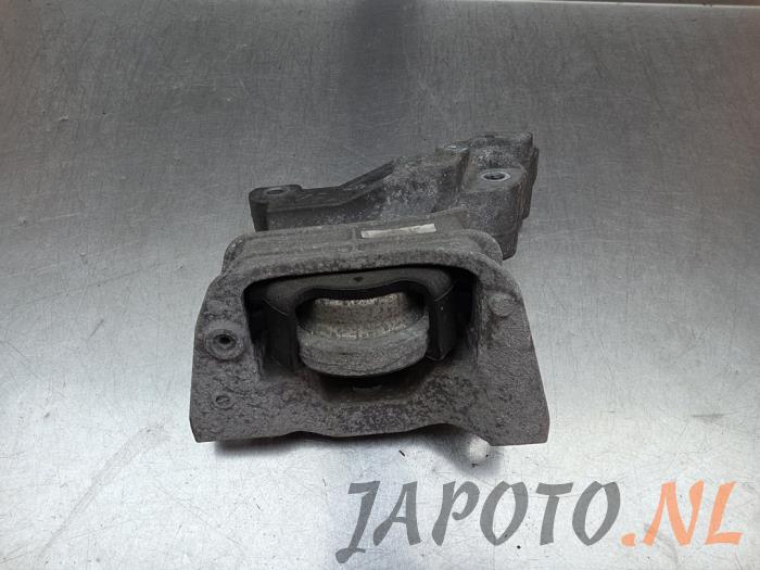 Usagé Support moteur Nissan Juke (F15) 1.6 16V Prix € 26,20 Règlement à la marge proposé par Japoto Parts B.V.