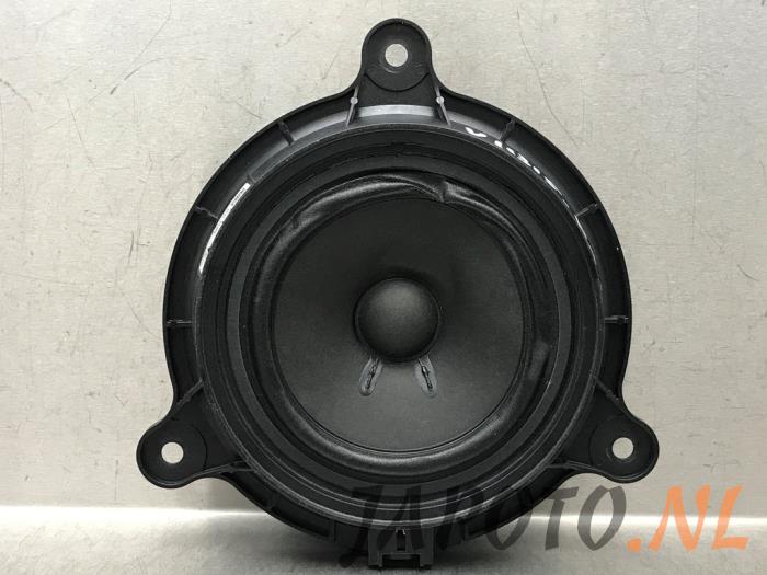 Używane Glosnik Mazda CX-5 II (KF) 2.2 SkyActiv-D 175 16V 4WD Cena € 31,45 Procedura marży oferowane przez Japoto Parts B.V.