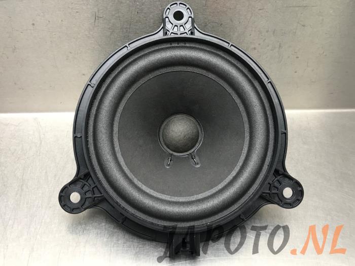 Używane Glosnik Mazda CX-5 II (KF) 2.2 SkyActiv-D 175 16V 4WD Cena € 31,45 Procedura marży oferowane przez Japoto Parts B.V.