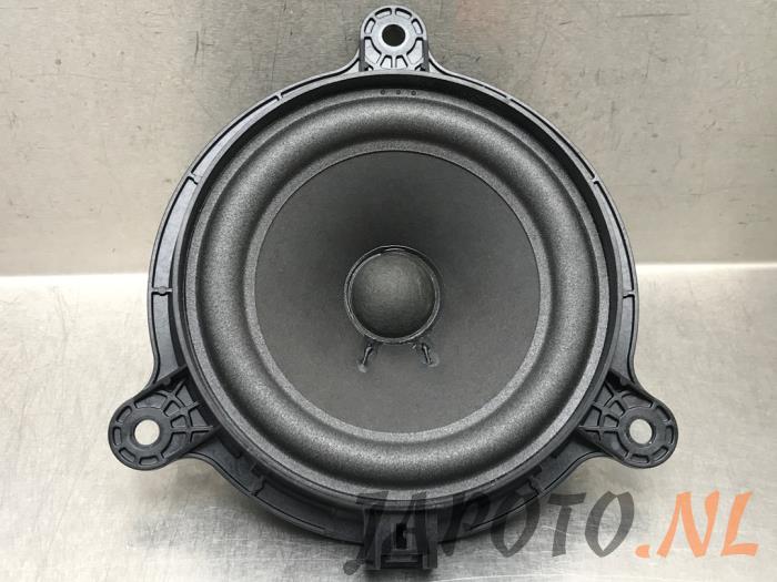 Używane Glosnik Mazda CX-5 II (KF) 2.2 SkyActiv-D 175 16V 4WD Cena € 31,45 Procedura marży oferowane przez Japoto Parts B.V.