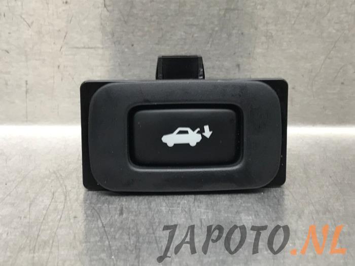 Gebrauchte Schalter Heckklappe Lexus LS (F4) 460 4.6 32V VVT-i Preis € 15,70 Margenregelung angeboten von Japoto Parts B.V.