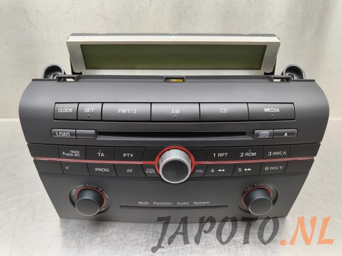 Używane Radio Mazda 3 Sport (BK) 1.3i 16V Cena € 78,70 Procedura marży oferowane przez Japoto Parts B.V.