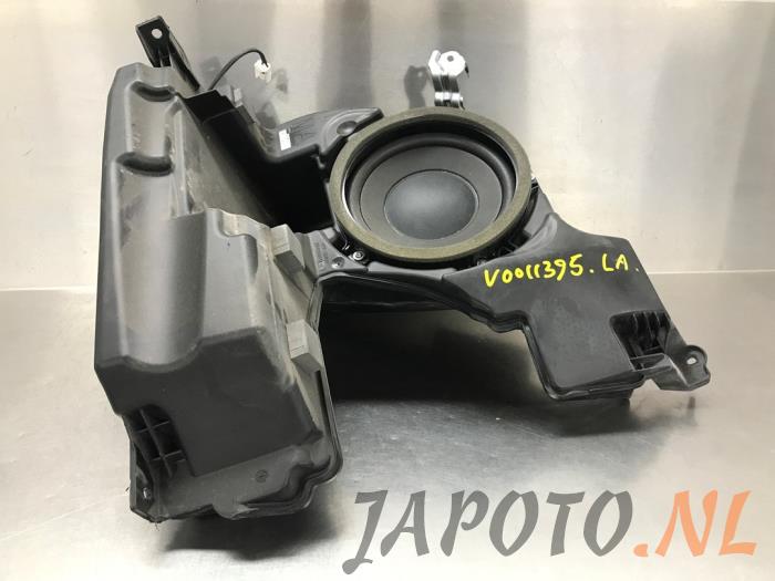 Używane Subwoofer Lexus CT 200h 1.8 16V Cena € 104,95 Procedura marży oferowane przez Japoto Parts B.V.