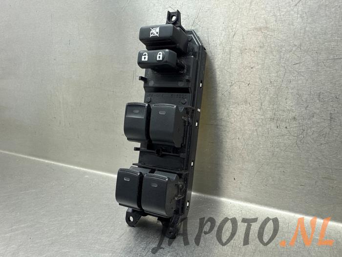 Usados Interruptor combinado de ventanillas Lexus CT 200h 1.8 16V Precio € 52,45 Norma de margen ofrecido por Japoto Parts B.V.