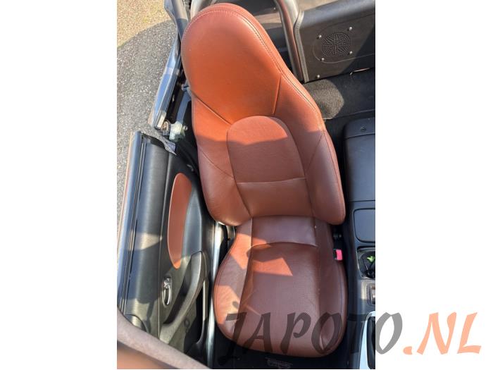 Używane Fotel prawy Mazda MX-5 (NB18/35/8C) 1.6i 16V Cena € 183,75 Procedura marży oferowane przez Japoto Parts B.V.