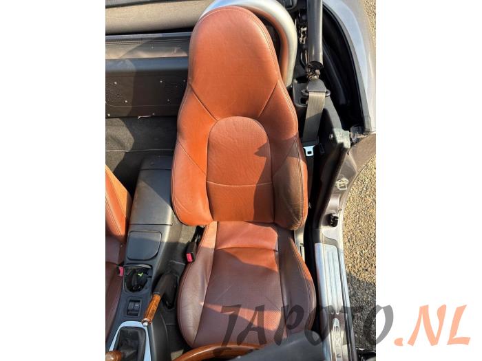 Używane Fotel lewy Mazda MX-5 (NB18/35/8C) 1.6i 16V Cena € 183,75 Procedura marży oferowane przez Japoto Parts B.V.