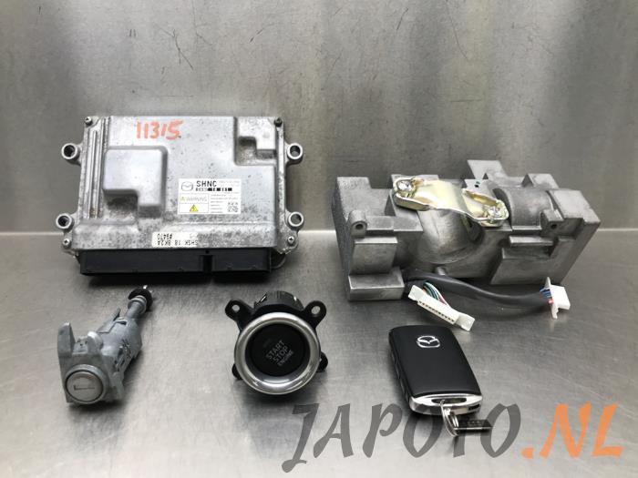 Ignition lock + computer Mazda CX-5 II (KF), 2016 2.2 SkyActiv-D 175 16V 4WD, SUV, Diesel, 2.191cc, 129kW (175pk), 4x4, SHVPTS, 2016-11, KFGW2 (Used)