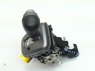 Używane Dzwignia zmiany biegów Honda CR-V (RE) 2.0 16V Cena € 75,00 Procedura marży oferowane przez Japoto Parts B.V.