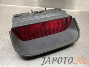 Używane Dodatkowe swiatlo stopu srodek Honda CR-V (RE) 2.0 16V Cena € 20,00 Procedura marży oferowane przez Japoto Parts B.V.