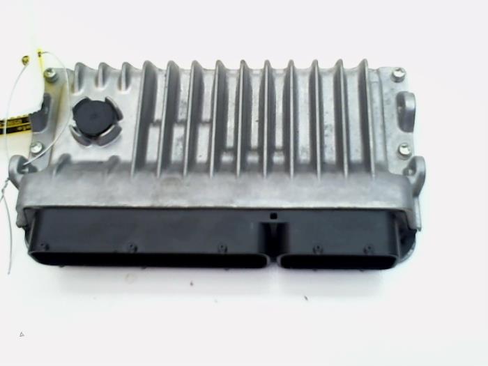 Used Engine management computer Toyota Yaris III (P13) 1.33 16V Dual VVT-I Price € 26,20 Margin scheme offered by Japoto Parts B.V.