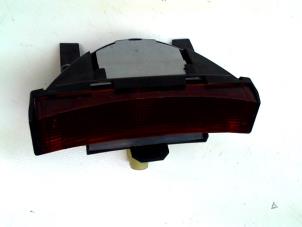 Używane Tylne swiatlo przeciwmgielne Nissan Primera (P12) 1.8 16V Cena € 20,00 Procedura marży oferowane przez Japoto Parts B.V.